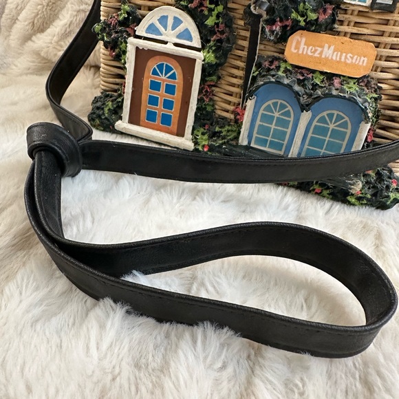 Vintage Wicker Handbag - Picture 4 of 16